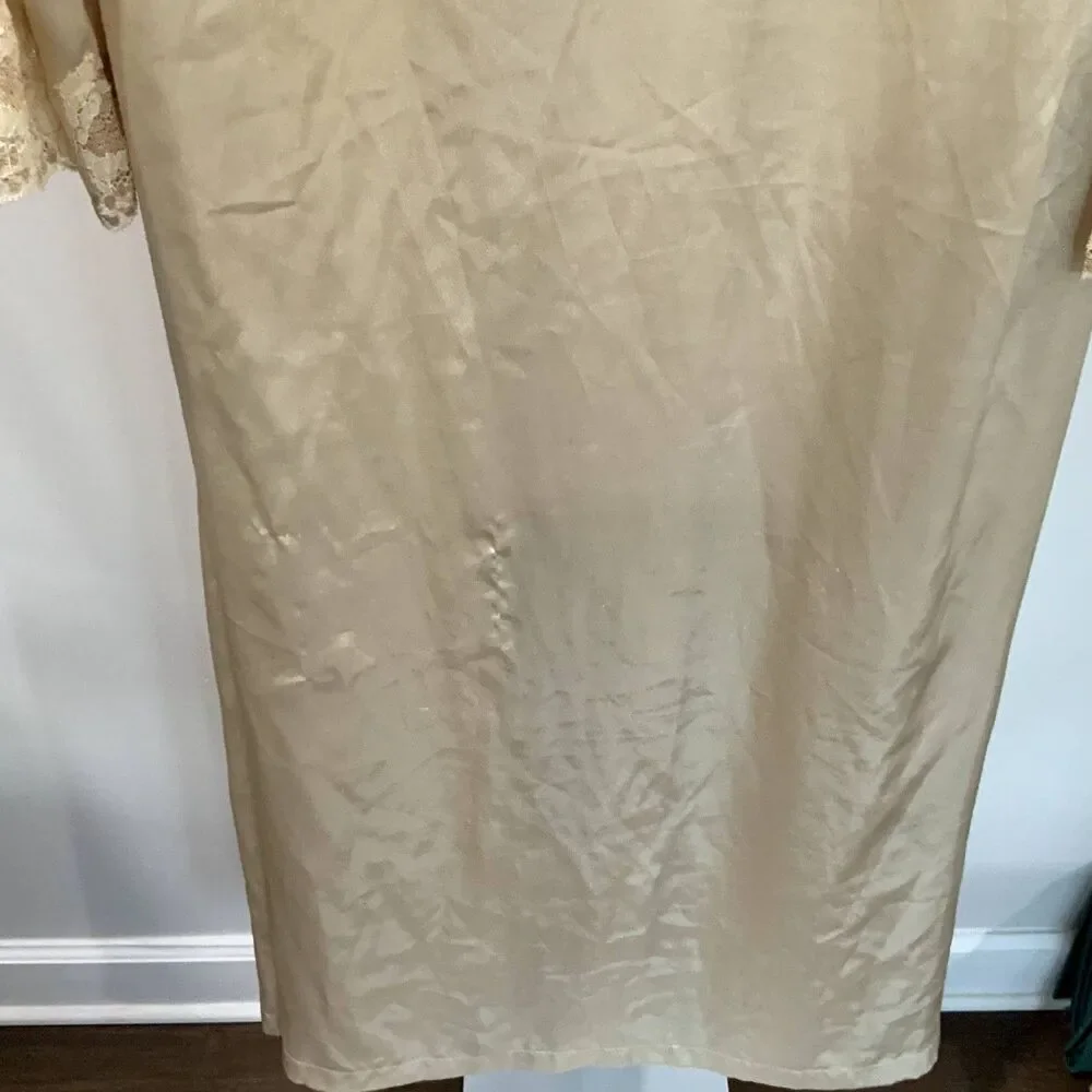 Vintage Victoria Secret Robe in Color Champagne w/Lace Trim Size M/L - Picture 10 of 14